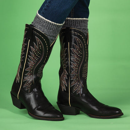 5-920578-blackinboot.jpg